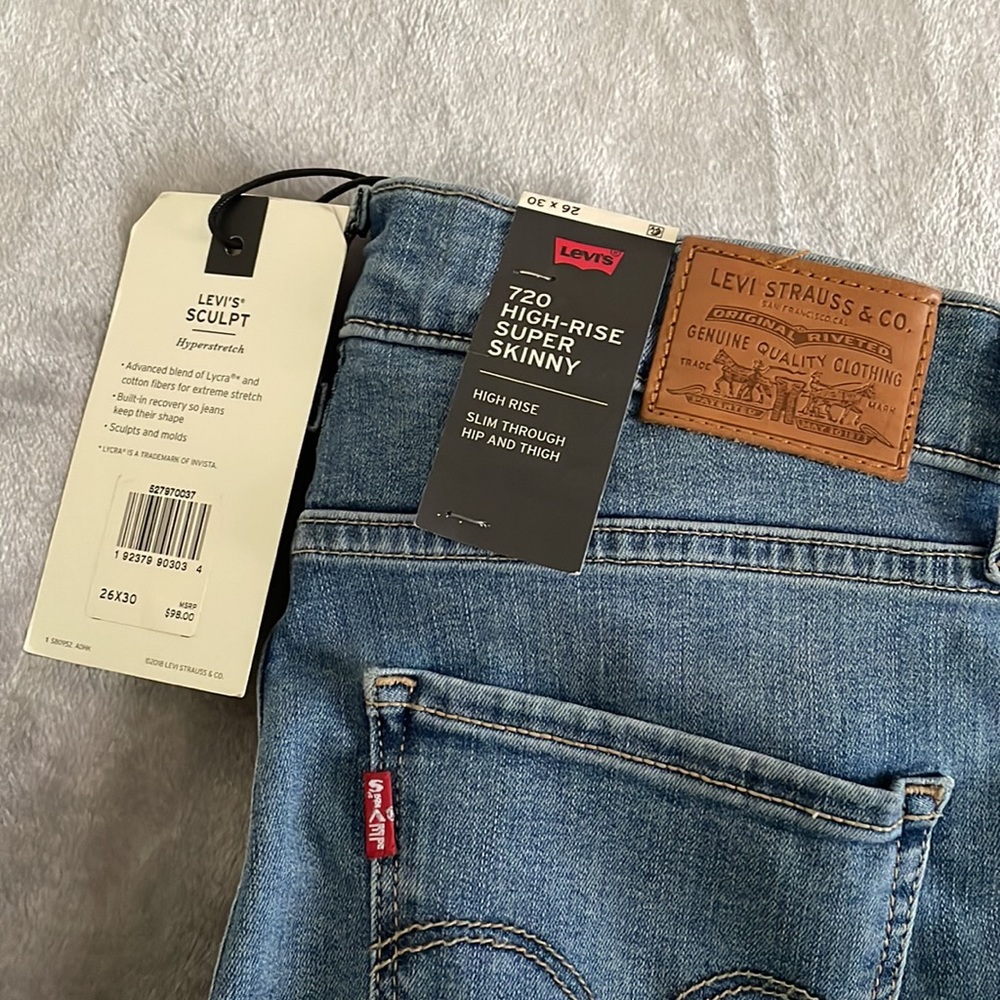 Levi’s 720 High-Rise Super Skinny Jeans - Picture 4 of 11